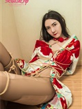 [Toutiao headline goddess] April 8, 2018 Feng Xuejiao 2m white sofa(61)